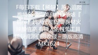 写字楼女厕偷拍短发红唇美女?小肥鲍已经被搞得很黑了