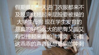 游乐场女厕偷窥破洞牛仔裤美女白嫩的大屁股和小黑鲍