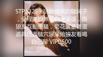   熟女的3P全程露脸情趣诱惑伺候两个年轻小哥，两个鸡巴一起舔深喉交真鸡巴骚