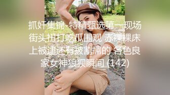   公共浴室偷拍和妈妈一起来洗澡的小妹妹,还让妈妈帮打沐浴露