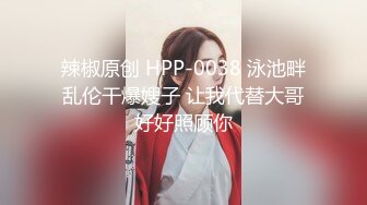 《极品CP❤️魔手外购》原版4K热闹商场女厕偸拍超多小姐姐方便，看脸看逼，半蹲式撅个大腚看双洞，妹子穿个短裤还穿个肉丝开裆真骚