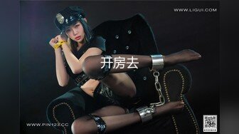    操漂亮美女 粉色高跟 大长腿 能扛着这样的美腿玉足操也是人生性事 关键鲍鱼还肥嫩