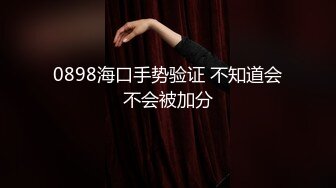 跟着美女医生去厕所没想到竟然来了个一箭三雕 赚大了